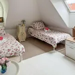 Cozy Home In Den Haag With Wifi